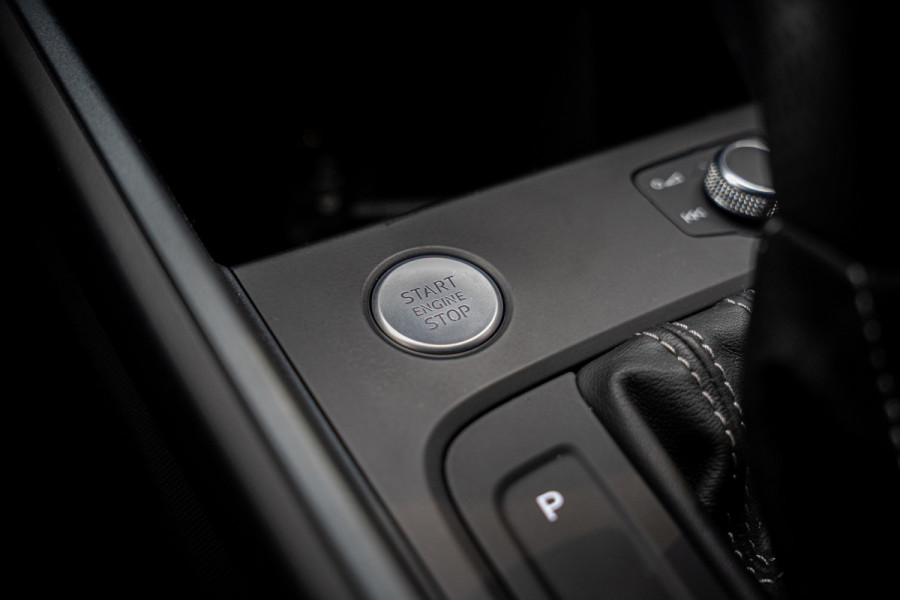 Audi A1 Sportback 35 TFSI 3X SLine Leer Navi Virtual Climate PDC LM velgen Stoelverwarming Zwarte binnenhemel Carplay