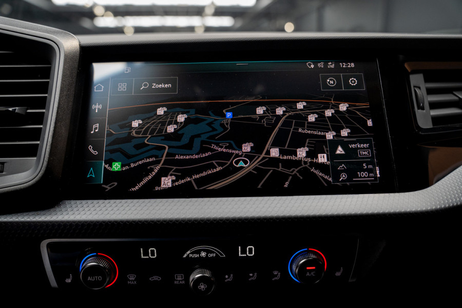 Audi A1 Sportback 35 TFSI 3X SLine Leer Navi Virtual Climate PDC LM velgen Stoelverwarming Zwarte binnenhemel Carplay
