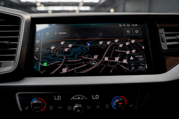 Audi A1 Sportback 35 TFSI 3X SLine Leer Navi Virtual Climate PDC LM velgen Stoelverwarming Zwarte binnenhemel Carplay