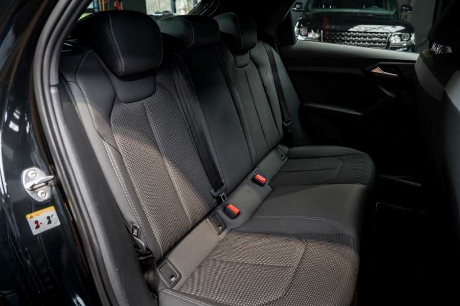Audi A1 Sportback 35 TFSI 3X SLine Leer Navi Virtual Climate PDC LM velgen Stoelverwarming Zwarte binnenhemel Carplay