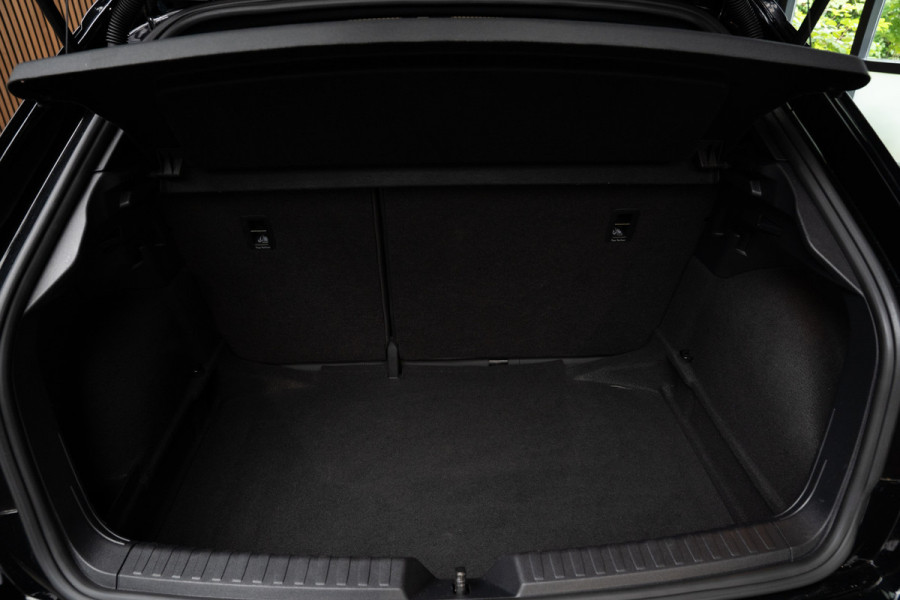 Audi A1 Sportback 35 TFSI 3X SLine Leer Navi Virtual Climate PDC LM velgen Stoelverwarming Zwarte binnenhemel Carplay