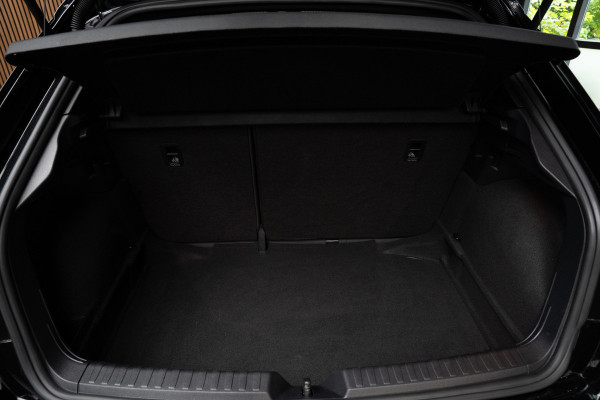 Audi A1 Sportback 35 TFSI 3X SLine Leer Navi Virtual Climate PDC LM velgen Stoelverwarming Zwarte binnenhemel Carplay