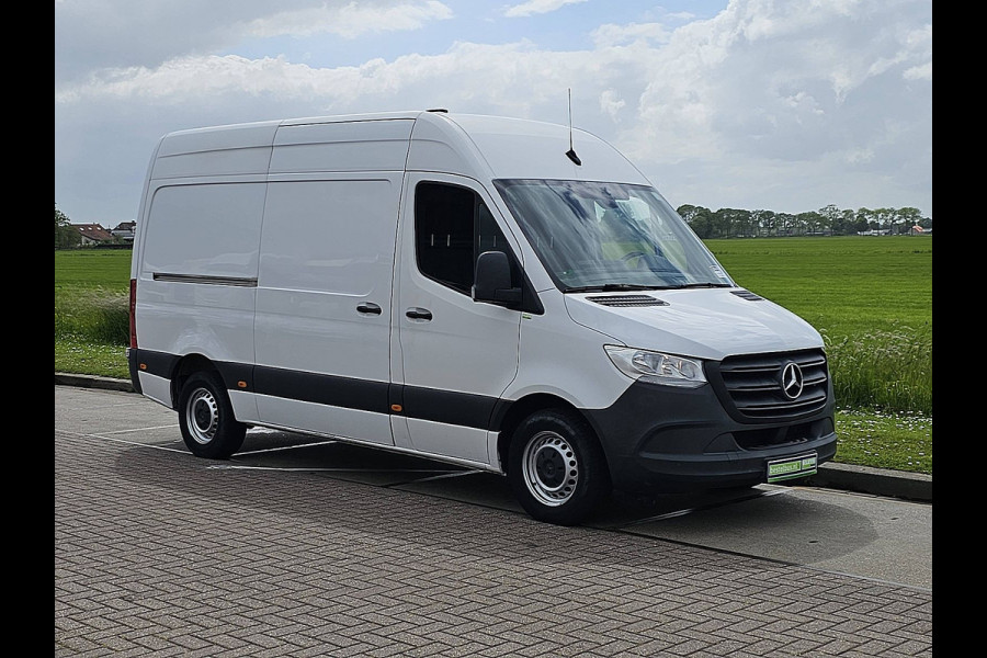 Mercedes-Benz Sprinter 317 L2H2 RWD 3.5t-Trekhaak Airco Camera Mbux PDC Standkachel Euro6 170 PK