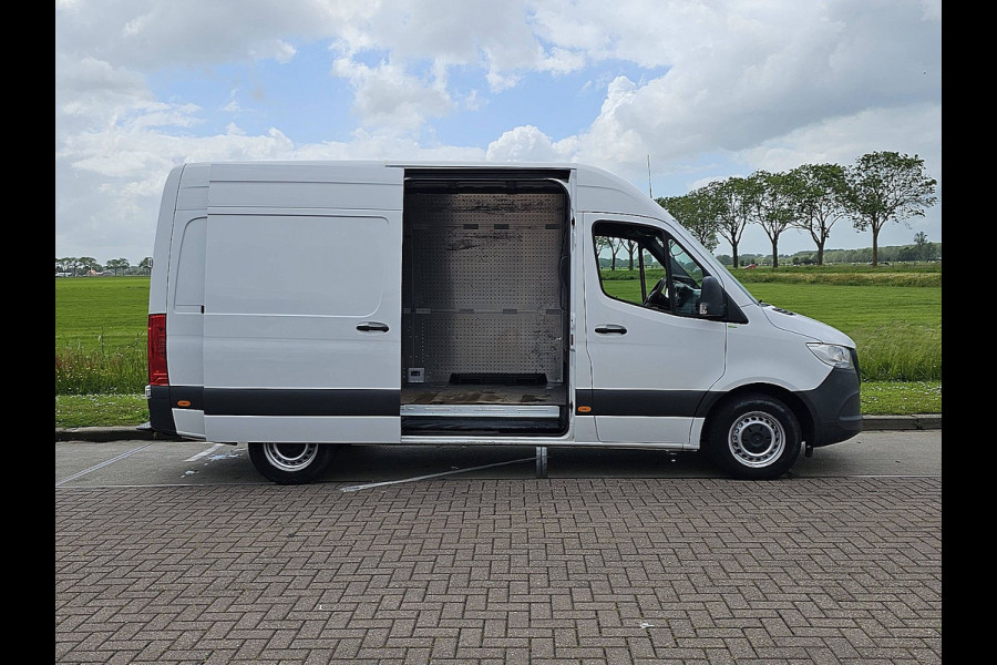 Mercedes-Benz Sprinter 317 L2H2 RWD 3.5t-Trekhaak Airco Camera Mbux PDC Standkachel Euro6 170 PK