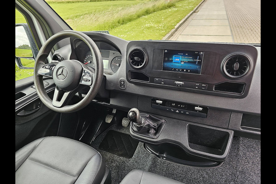 Mercedes-Benz Sprinter 317 L2H2 RWD 3.5t-Trekhaak Airco Camera Mbux PDC Standkachel Euro6 170 PK