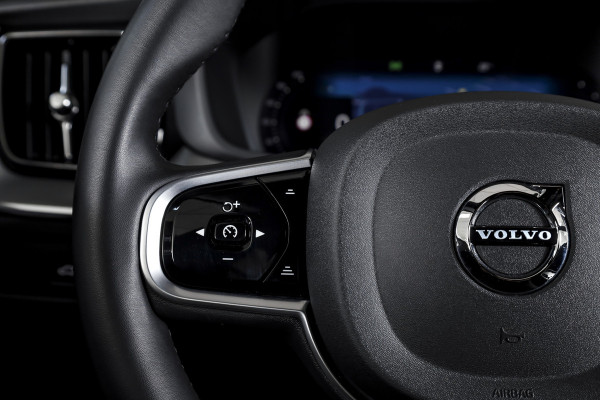Volvo XC60 2.0 T8 Plug-in hybrid AWD Plus Dark | S/K-Panodak | Dig. Cockpit | Adapt. Cruise | Winterpakket | PDC | 360 Camera | NAV + App.Connect | ECC | Harman/Kardon | Elek. Klep | LM 19" | 9613