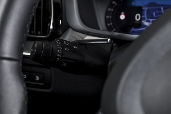 Volvo XC60 2.0 T8 Plug-in hybrid AWD Plus Dark | S/K-Panodak | Dig. Cockpit | Adapt. Cruise | Winterpakket | PDC | 360 Camera | NAV + App.Connect | ECC | Harman/Kardon | Elek. Klep | LM 19" | 9613