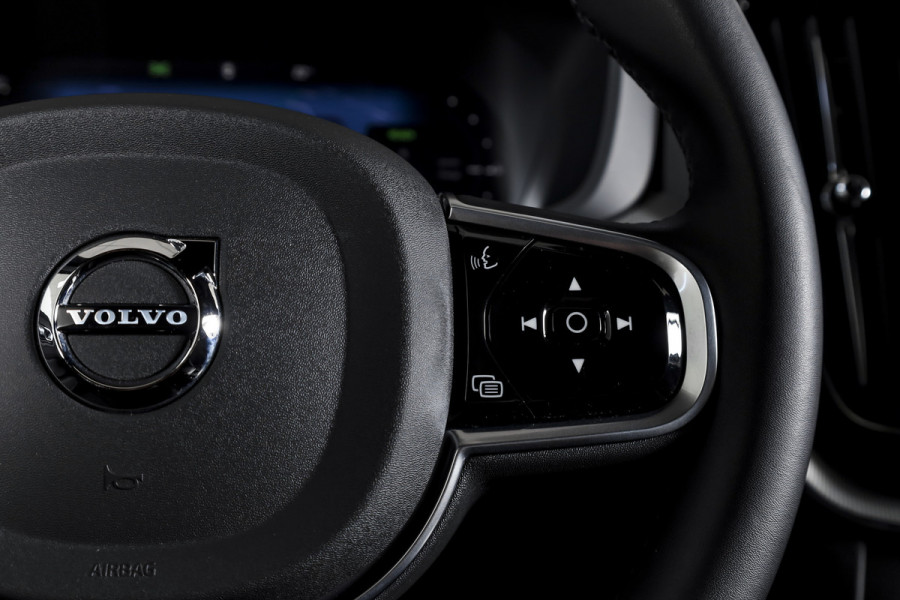 Volvo XC60 2.0 T8 Plug-in hybrid AWD Plus Dark | S/K-Panodak | Dig. Cockpit | Adapt. Cruise | Winterpakket | PDC | 360 Camera | NAV + App.Connect | ECC | Harman/Kardon | Elek. Klep | LM 19" | 9613