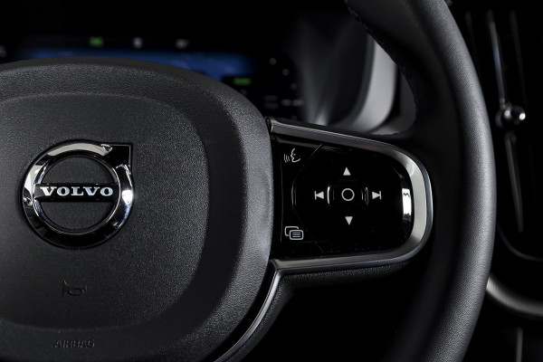 Volvo XC60 2.0 T8 Plug-in hybrid AWD Plus Dark | S/K-Panodak | Dig. Cockpit | Adapt. Cruise | Winterpakket | PDC | 360 Camera | NAV + App.Connect | ECC | Harman/Kardon | Elek. Klep | LM 19" | 9613