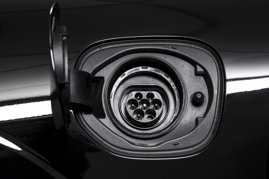 Volvo XC60 2.0 T8 Plug-in hybrid AWD Plus Dark | S/K-Panodak | Dig. Cockpit | Adapt. Cruise | Winterpakket | PDC | 360 Camera | NAV + App.Connect | ECC | Harman/Kardon | Elek. Klep | LM 19" | 9613