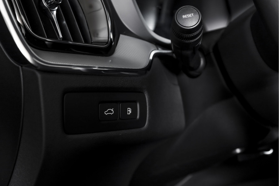Volvo XC60 2.0 T8 Plug-in hybrid AWD Plus Dark | S/K-Panodak | Dig. Cockpit | Adapt. Cruise | Winterpakket | PDC | 360 Camera | NAV + App.Connect | ECC | Harman/Kardon | Elek. Klep | LM 19" | 9613