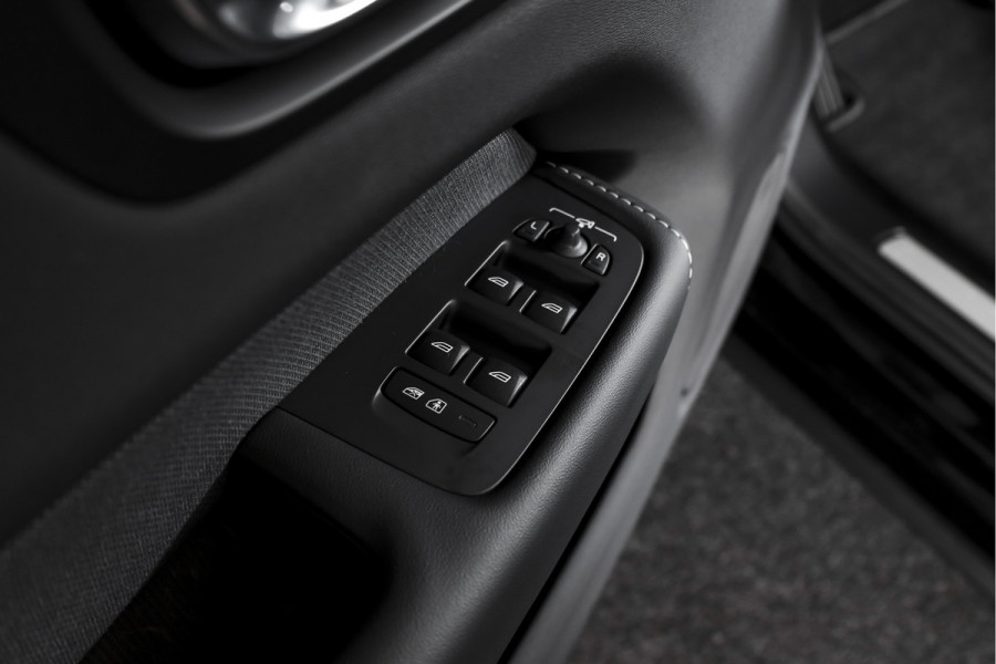 Volvo XC60 2.0 T8 Plug-in hybrid AWD Plus Dark | S/K-Panodak | Dig. Cockpit | Adapt. Cruise | Winterpakket | PDC | 360 Camera | NAV + App.Connect | ECC | Harman/Kardon | Elek. Klep | LM 19" | 9613