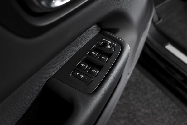 Volvo XC60 2.0 T8 Plug-in hybrid AWD Plus Dark | S/K-Panodak | Dig. Cockpit | Adapt. Cruise | Winterpakket | PDC | 360 Camera | NAV + App.Connect | ECC | Harman/Kardon | Elek. Klep | LM 19" | 9613