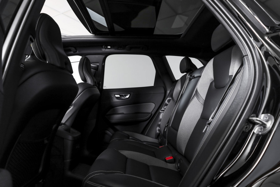 Volvo XC60 2.0 T8 Plug-in hybrid AWD Plus Dark | S/K-Panodak | Dig. Cockpit | Adapt. Cruise | Winterpakket | PDC | 360 Camera | NAV + App.Connect | ECC | Harman/Kardon | Elek. Klep | LM 19" | 9613