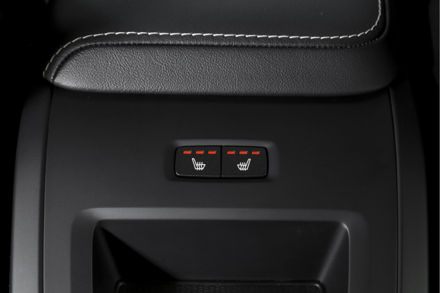 Volvo XC60 2.0 T8 Plug-in hybrid AWD Plus Dark | S/K-Panodak | Dig. Cockpit | Adapt. Cruise | Winterpakket | PDC | 360 Camera | NAV + App.Connect | ECC | Harman/Kardon | Elek. Klep | LM 19" | 9613