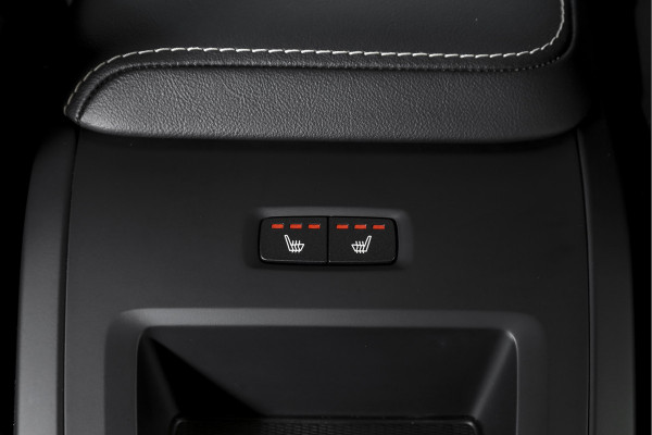 Volvo XC60 2.0 T8 Plug-in hybrid AWD Plus Dark | S/K-Panodak | Dig. Cockpit | Adapt. Cruise | Winterpakket | PDC | 360 Camera | NAV + App.Connect | ECC | Harman/Kardon | Elek. Klep | LM 19" | 9613