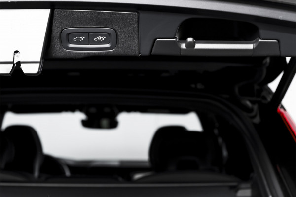Volvo XC60 2.0 T8 Plug-in hybrid AWD Plus Dark | S/K-Panodak | Dig. Cockpit | Adapt. Cruise | Winterpakket | PDC | 360 Camera | NAV + App.Connect | ECC | Harman/Kardon | Elek. Klep | LM 19" | 9613
