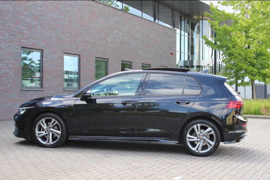 Volkswagen Golf 1.5 eTSI R-Line pano / IQ light