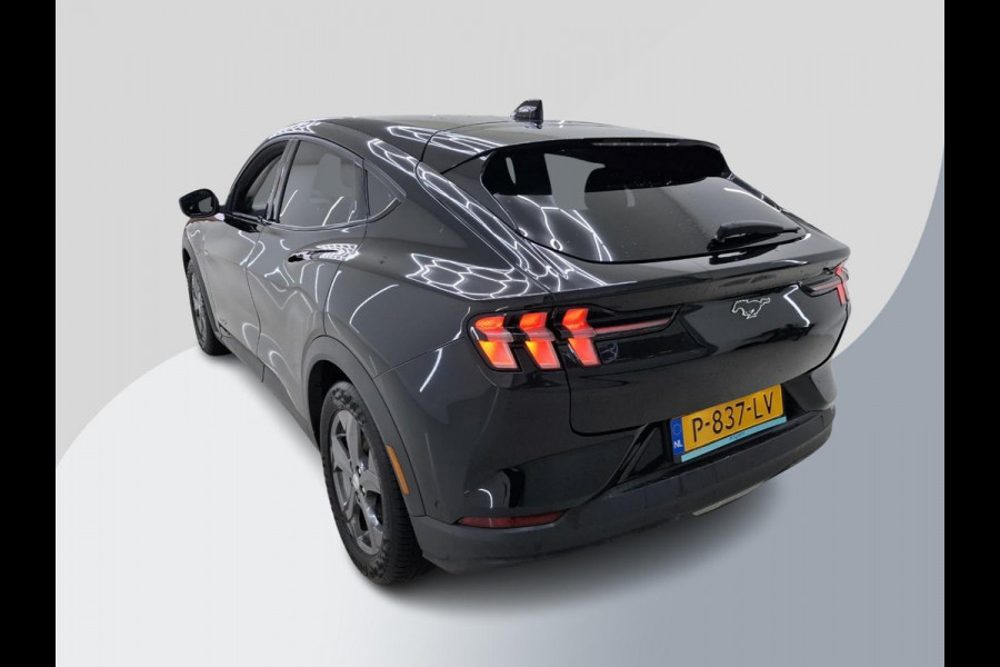 Ford Mustang Mach-E RWD 75 kWh 88.000 KM | SOH 92,5% | Technology Pack Plus | Panorama Dak | Volledig Lederen Interieur. | WORDT VERWACHT!