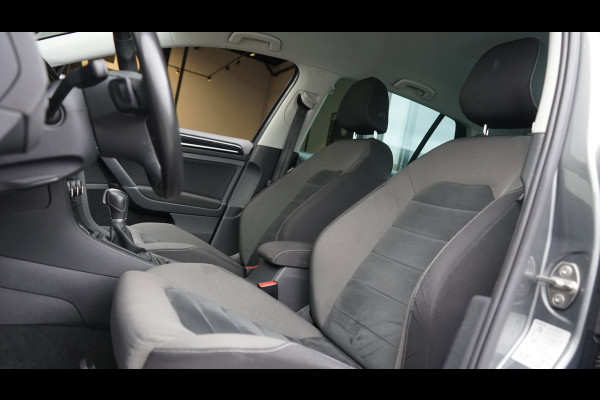 Volkswagen Golf 7.5 R-Line 1.5 TSI AUTOMAAT-ACC-CAMERA-CLIMA-FULL LED-NAVIGATIE-STOELVERWARMING