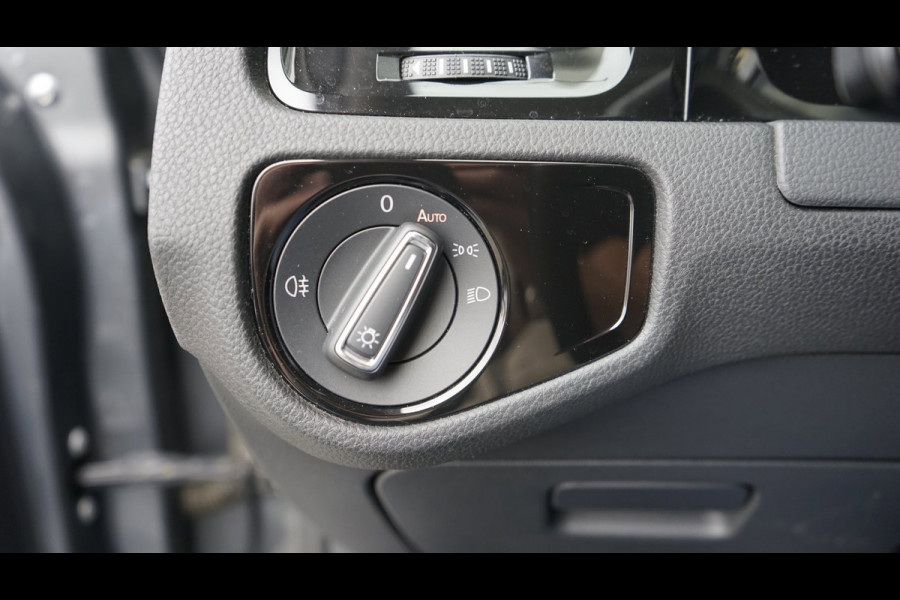 Volkswagen Golf 7.5 R-Line 1.5 TSI AUTOMAAT-ACC-CAMERA-CLIMA-FULL LED-NAVIGATIE-STOELVERWARMING