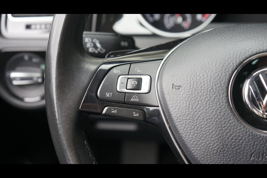 Volkswagen Golf 7.5 R-Line 1.5 TSI AUTOMAAT-ACC-CAMERA-CLIMA-FULL LED-NAVIGATIE-STOELVERWARMING