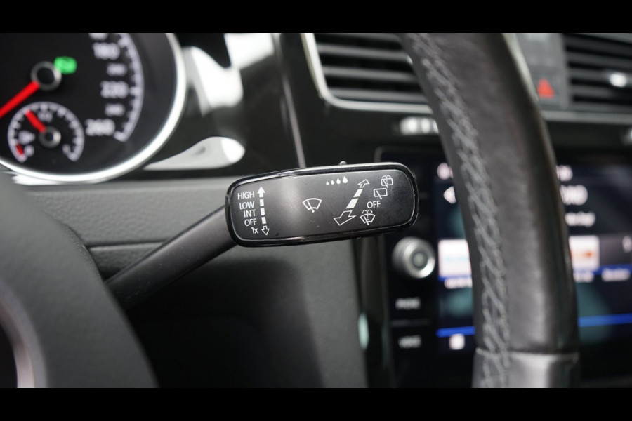 Volkswagen Golf 7.5 R-Line 1.5 TSI AUTOMAAT-ACC-CAMERA-CLIMA-FULL LED-NAVIGATIE-STOELVERWARMING