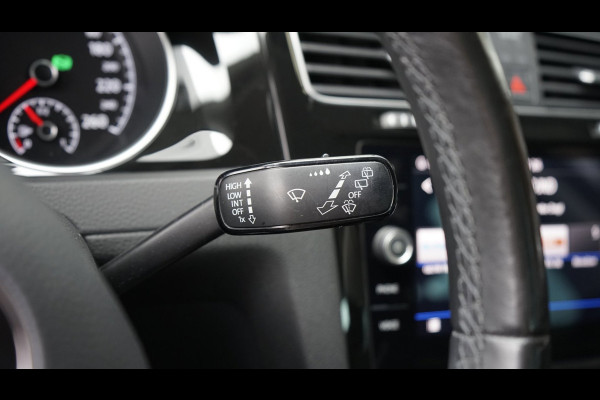 Volkswagen Golf 7.5 R-Line 1.5 TSI AUTOMAAT-ACC-CAMERA-CLIMA-FULL LED-NAVIGATIE-STOELVERWARMING