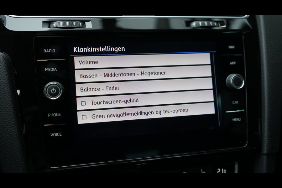 Volkswagen Golf 7.5 R-Line 1.5 TSI AUTOMAAT-ACC-CAMERA-CLIMA-FULL LED-NAVIGATIE-STOELVERWARMING