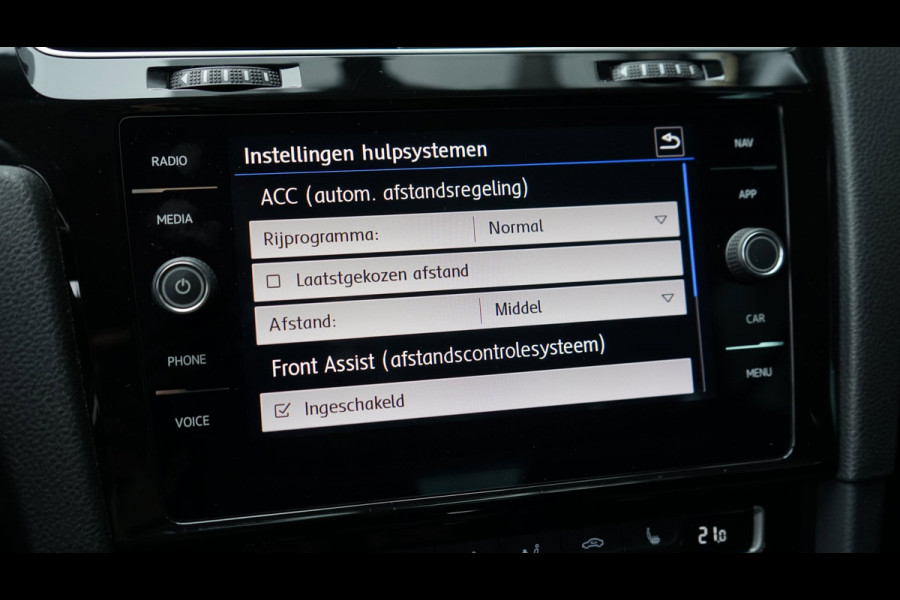 Volkswagen Golf 7.5 R-Line 1.5 TSI AUTOMAAT-ACC-CAMERA-CLIMA-FULL LED-NAVIGATIE-STOELVERWARMING