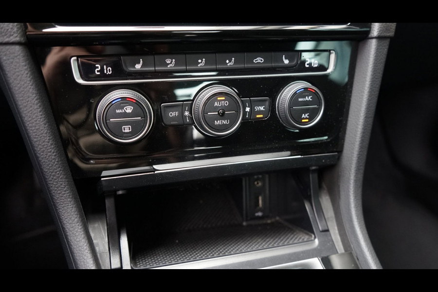 Volkswagen Golf 7.5 R-Line 1.5 TSI AUTOMAAT-ACC-CAMERA-CLIMA-FULL LED-NAVIGATIE-STOELVERWARMING