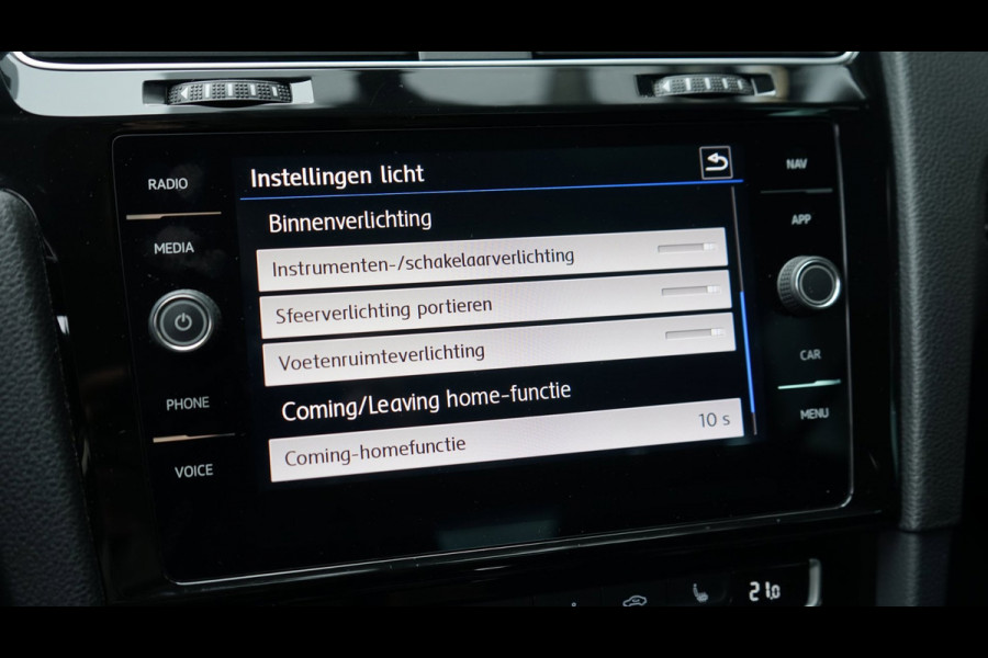 Volkswagen Golf 7.5 R-Line 1.5 TSI AUTOMAAT-ACC-CAMERA-CLIMA-FULL LED-NAVIGATIE-STOELVERWARMING
