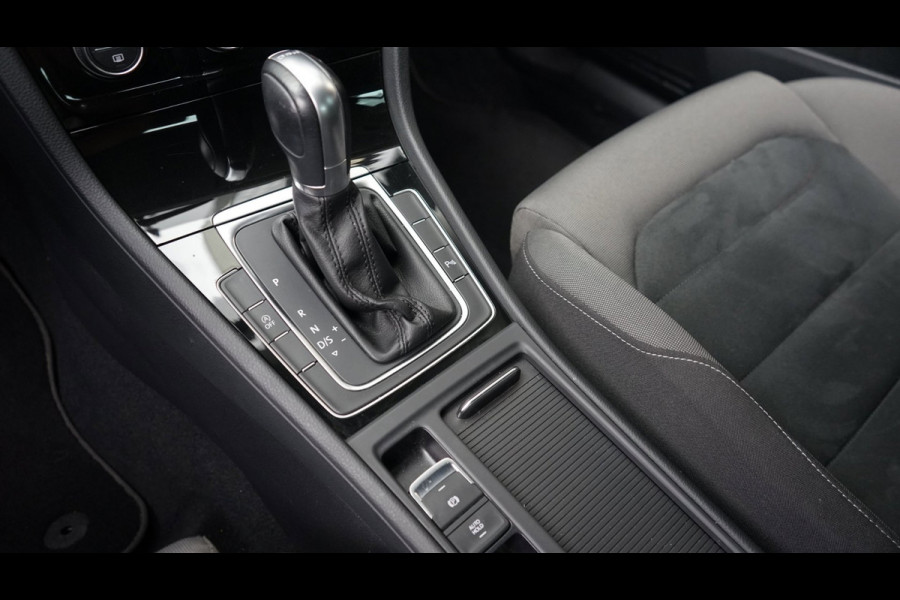 Volkswagen Golf 7.5 R-Line 1.5 TSI AUTOMAAT-ACC-CAMERA-CLIMA-FULL LED-NAVIGATIE-STOELVERWARMING