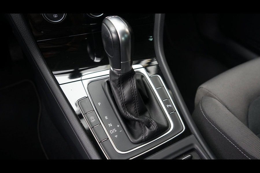 Volkswagen Golf 7.5 R-Line 1.5 TSI AUTOMAAT-ACC-CAMERA-CLIMA-FULL LED-NAVIGATIE-STOELVERWARMING