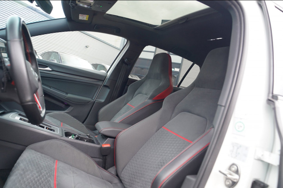 Volkswagen Golf 2.0 TSI GTI | Stuurwiel verwarming | Lane Assist | Clubsport | Camera