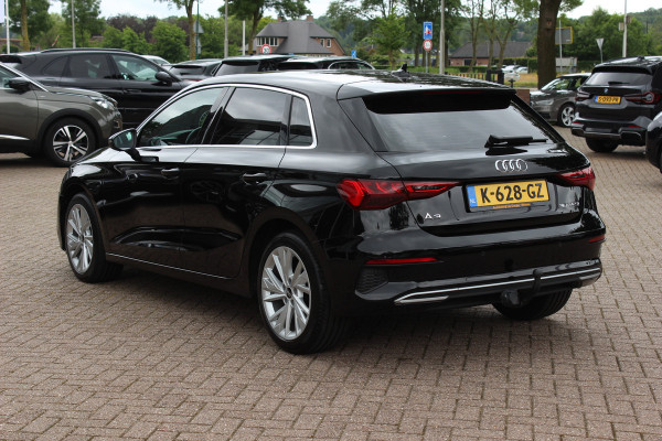 Audi A3 Sportback 30 TFSI Business edition / Trekhaak / CarPlay / Parkeerhulp achter / 17'' / LED Koplampen / Getint glas / DAB / Cruise Control