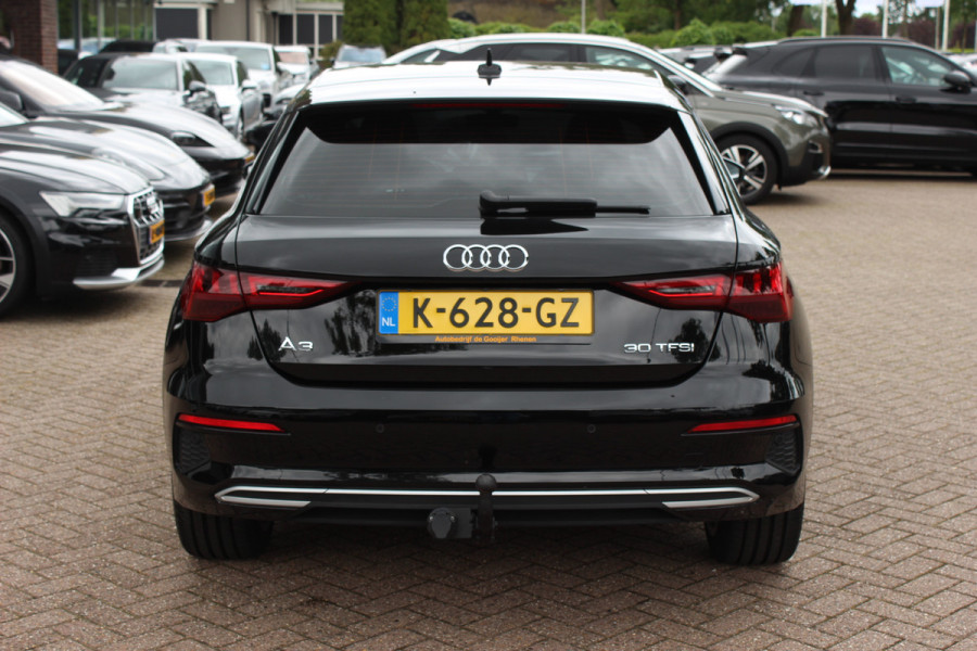 Audi A3 Sportback 30 TFSI Business edition / Trekhaak / CarPlay / Parkeerhulp achter / 17'' / LED Koplampen / Getint glas / DAB / Cruise Control