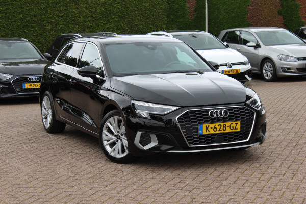 Audi A3 Sportback 30 TFSI Business edition / Trekhaak / CarPlay / Parkeerhulp achter / 17'' / LED Koplampen / Getint glas / DAB / Cruise Control