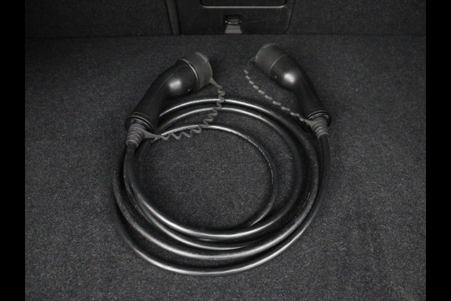 Volvo XC40 Recharge P8 AWD R-Design 408 PK | SOH 91.9% | Harm 408 PK | SOH 91.9% | Harman/Kardon | Adaptive Cruise | Camera | Carplay | Navi | Half Leder/Alcantara | Elec. Achterklep | Stoel- en stuurverwarming