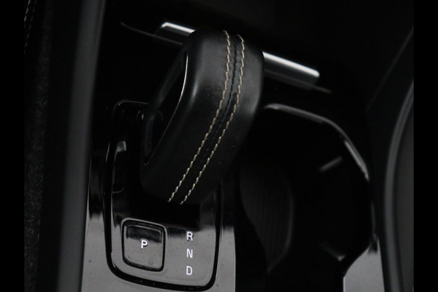 Volvo XC40 Recharge P8 AWD R-Design 408 PK | SOH 91.9% | Harm 408 PK | SOH 91.9% | Harman/Kardon | Adaptive Cruise | Camera | Carplay | Navi | Half Leder/Alcantara | Elec. Achterklep | Stoel- en stuurverwarming