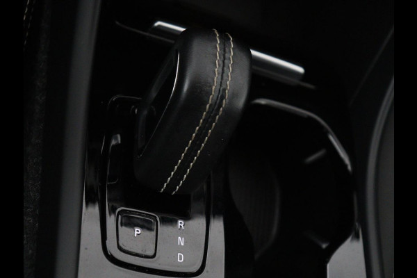 Volvo XC40 Recharge P8 AWD R-Design 408 PK | SOH 91.9% | Harm 408 PK | SOH 91.9% | Harman/Kardon | Adaptive Cruise | Camera | Carplay | Navi | Half Leder/Alcantara | Elec. Achterklep | Stoel- en stuurverwarming