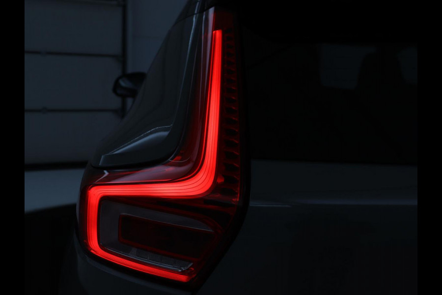 Volvo XC40 Recharge P8 AWD R-Design 408 PK | SOH 91.9% | Harm 408 PK | SOH 91.9% | Harman/Kardon | Adaptive Cruise | Camera | Carplay | Navi | Half Leder/Alcantara | Elec. Achterklep | Stoel- en stuurverwarming