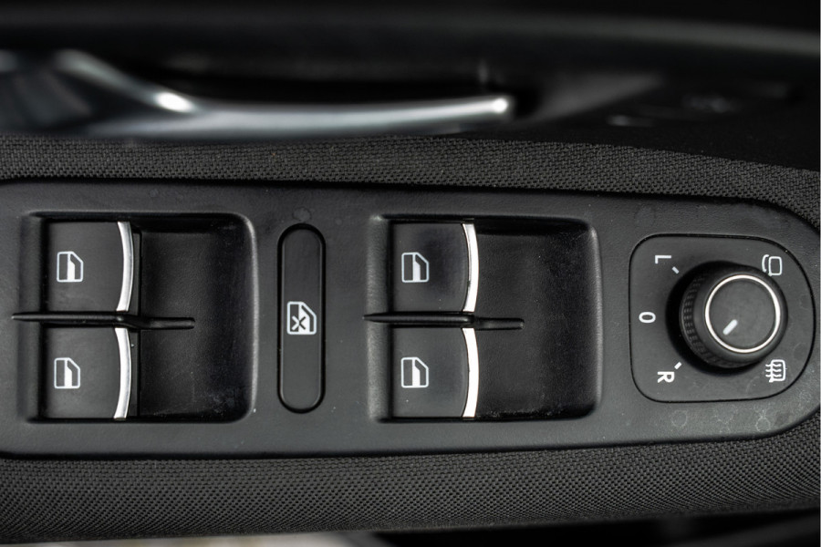 Volkswagen Amarok Highline V6 3.0 TDI 4x4 | 258 PK | 1ste Eigenaar | LED | Camera | Carplay | Cruise | Trekhaak | Airco