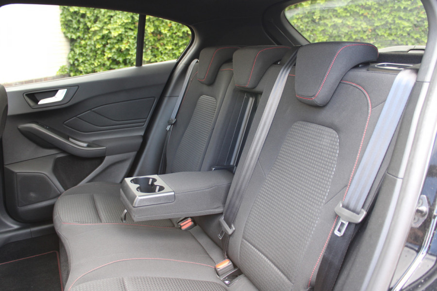 Ford Focus 1.0 EcoBoost Hybrid ST Line X | Panoramadak | Matrix | Winterpack |