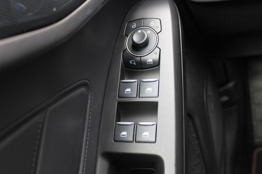 Ford Focus 1.0 EcoBoost Hybrid ST Line X | Panoramadak | Matrix | Winterpack |