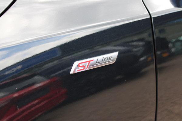 Ford Focus 1.0 EcoBoost Hybrid ST Line X | Panoramadak | Matrix | Winterpack |