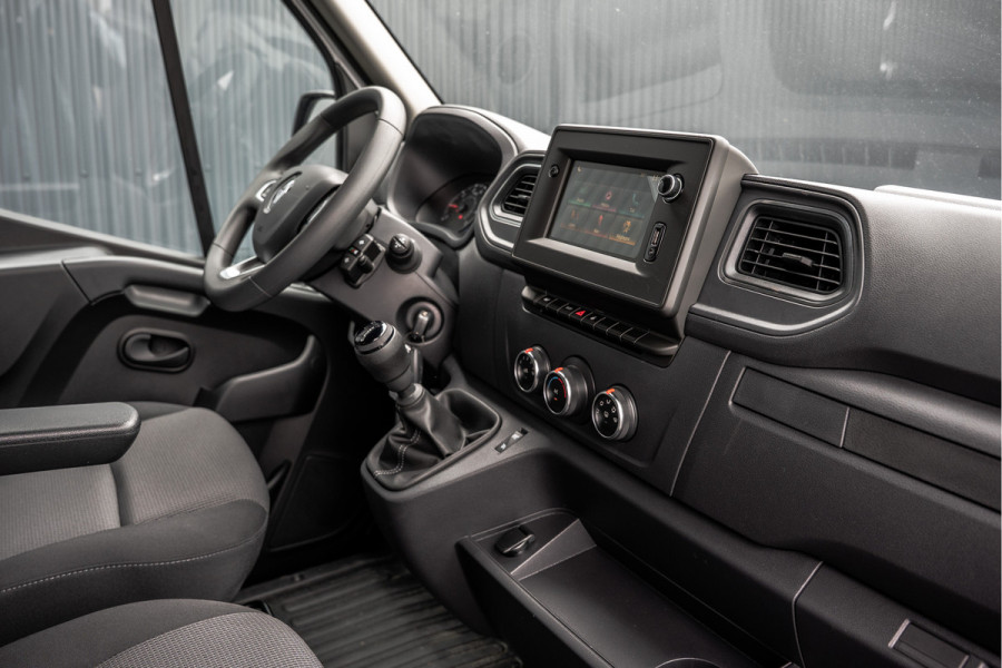 Renault Master Bleu DCI 135PK | L2H2 | Nieuw | Navi | 3-Zits | LED | Cruise | Airco