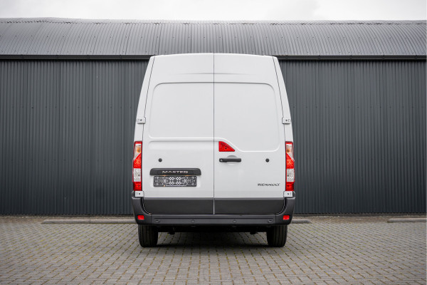 Renault Master Bleu DCI 135PK | L2H2 | Nieuw | Navi | 3-Zits | LED | Cruise | Airco