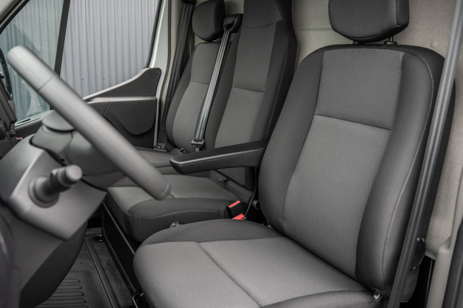 Renault Master Bleu DCI 135PK | L2H2 | Nieuw | Navi | 3-Zits | LED | Cruise | Airco