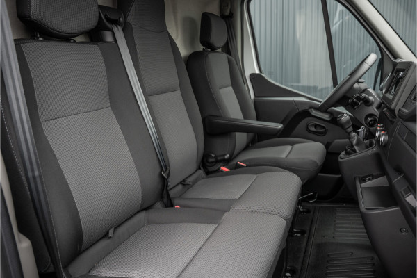 Renault Master Bleu DCI 135PK | L2H2 | Nieuw | Navi | 3-Zits | LED | Cruise | Airco